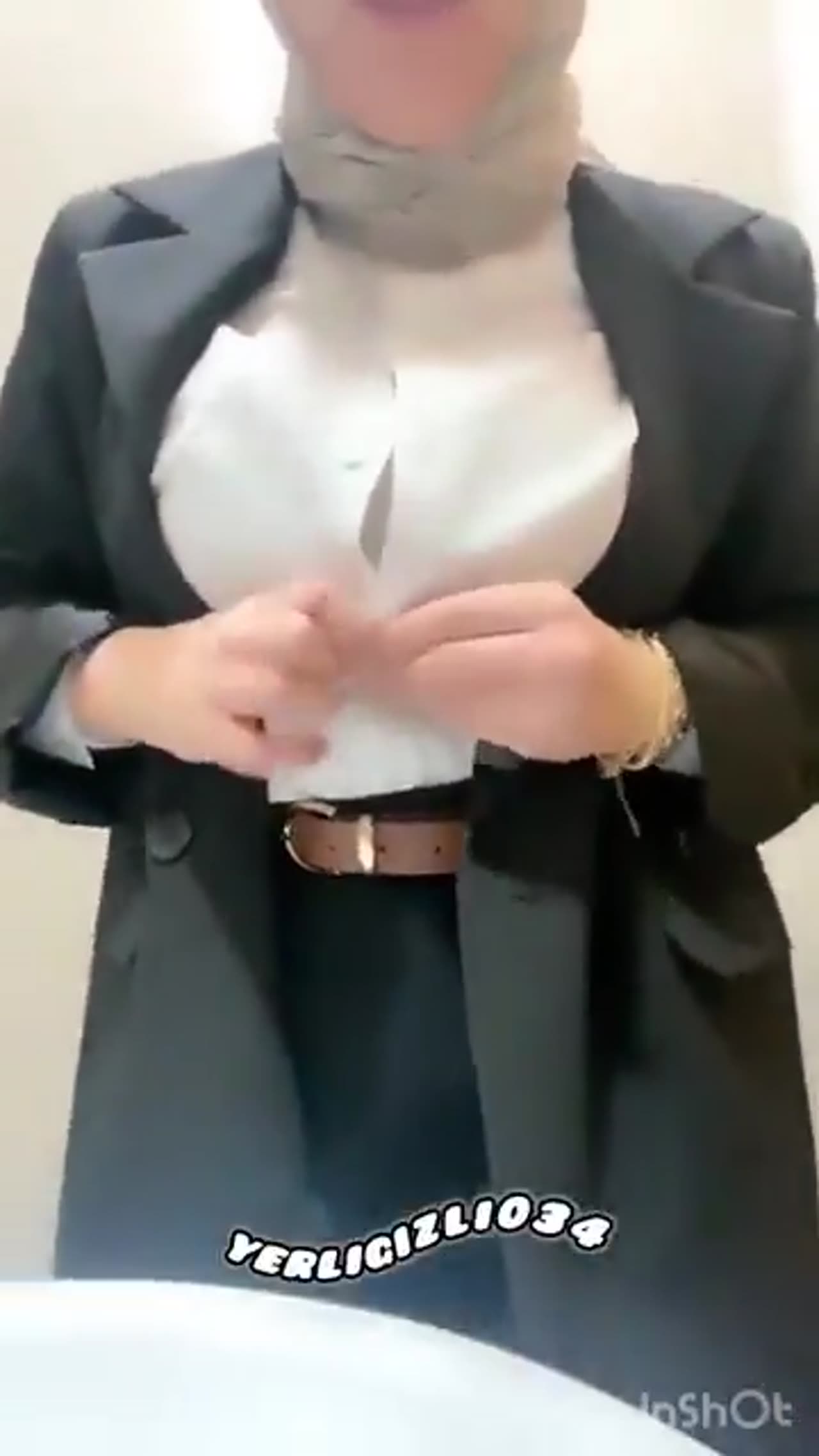 Türbanlı hatun ofiste dekolte gösteriyor — Türbanlı Türk İfşa