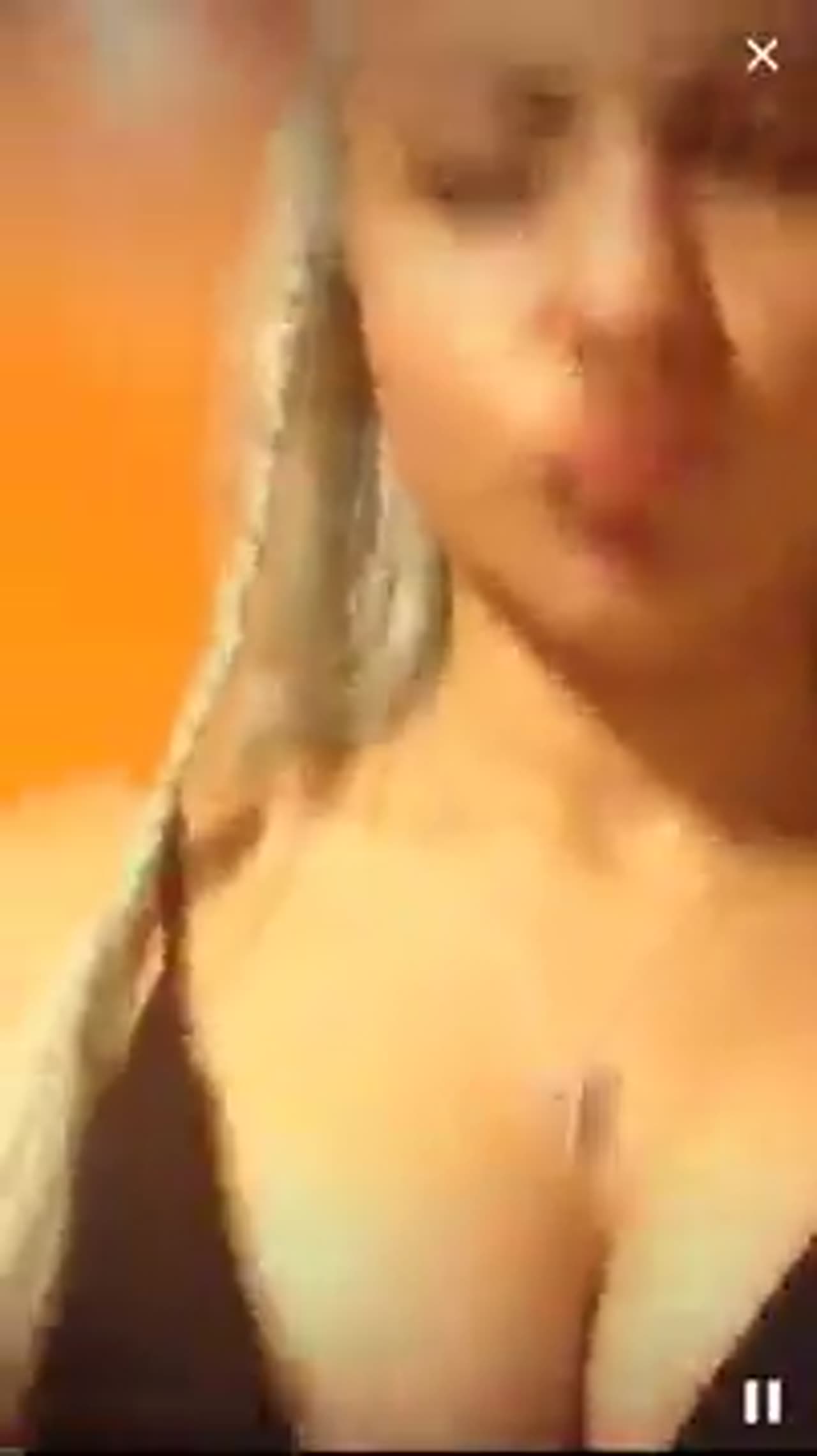 2 Lezbiyen tuvalette yayın açıp sevişti — Lezbiyen Türk Porno