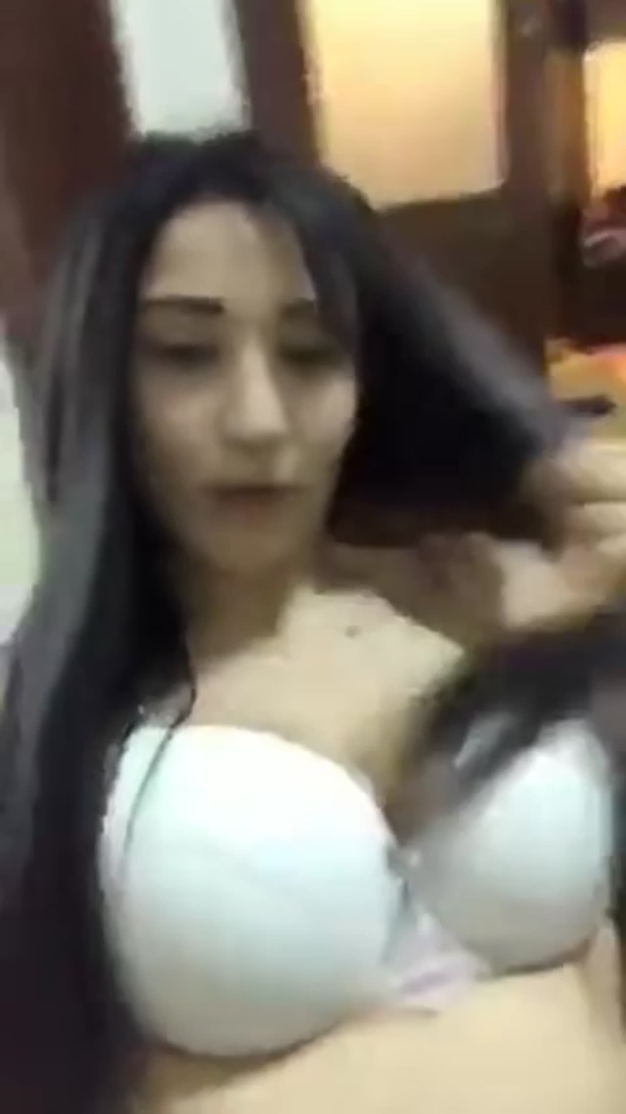 Güzel memeli Türk kızı yayında gösteriyor 2 — Türk Yayın İfşa